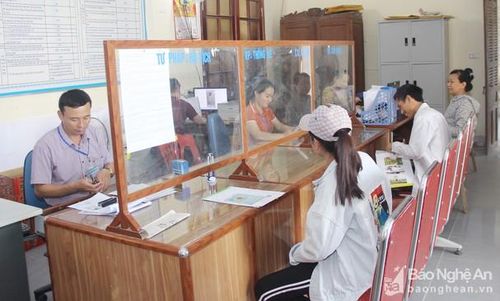 Bộ phận tiếp nhận và trả kết quả theo cơ chế "một cửa" tại xã Thanh Long, huyện Thanh Chương. Ảnh: Mai Hoa