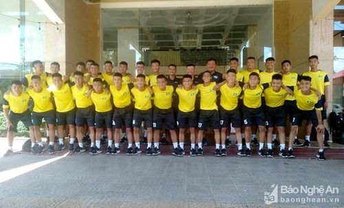 Đội U17 SLNA trước ngày lên đường. Ảnh: NVCC