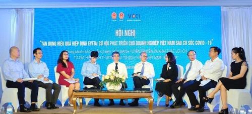 Các chuyên gia, nhà quản lý, địa diện hiệp hội tham gia tọa đàm tại hội nghị