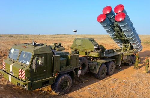 Tổng thống Thổ Nhĩ Kỳ Recep Tayyip Erdogan cho biết, Ankara sẽ triển khai S-400 từ mùa xuân năm 2020 sau khi lắp đặt hoàn chỉnh và quá trình đào tạo nhân sự hoàn tất. Tuy nhiên, do ảnh hưởng của dịch bệnh COVID-19, Thổ Nhĩ Kỳ đã không thể triển khai hệ thống S-400 theo đúng thời hạn.