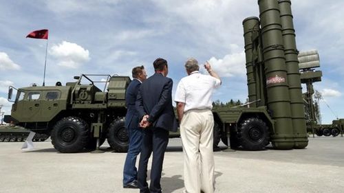 Tên lửa S-400 của Nga tại một triển lãm công nghệ quốc phòng. Ảnh: ITN