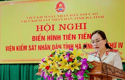Đồng chí Lê Quỳnh Hoa - Viện trưởng VKSND tỉnh Hà Tĩnh phát biểu tại Hội nghị
