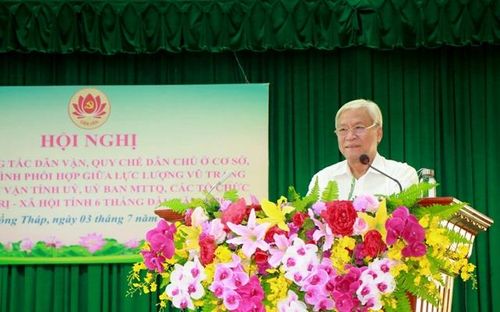 Đồng chí Nguyễn Tôn Hoàng phát biểu chỉ đạo tại hội nghị