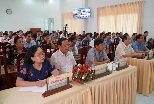 Các đại biểu tham dự buổi chia sẻ tại điểm cầu của tỉnh