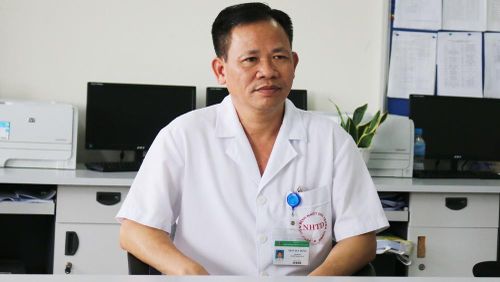 ThS.BSCKII Trần Duy Hưng, Trưởng Khoa Nhiễm khuẩn Tổng hợp, Bệnh viện Bệnh Nhiệt đới Trung ương.