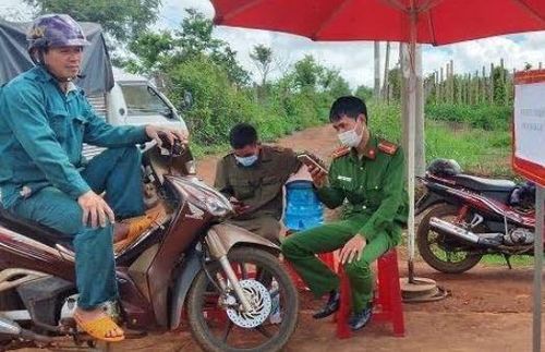 Nhiều chốt chặn được thành lập để kiểm soát dịch bệnh bạch hầu.