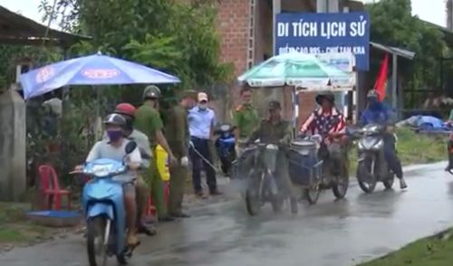  Chốt kiểm dịch do UBND huyện Sa Thầy tổ chức tại khu vực làng O, làng Trang, xã Ya Xiêr để ngăn chặn dịch bạch hầu lan rộng.