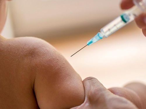 Các chuyên gia khuyến cáo mọi người nên đi tiêm phòng vắc xin nhắc lại sau mỗi 10 năm. 
