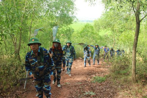 Hơn 1.000 người tham gia chữa cháy.