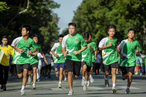 Chương trình còn có sự tham gia của các sinh viên, học sinh, thanh thiếu niên Thành phố.