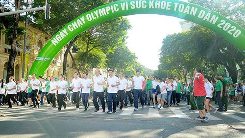 Ngày chạy Olympic Vì sức khỏe toàn dân thu hút sự quan tâm lớn của người dân thành phố. Ảnh: Quốc Thanh