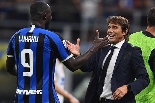 HLV Conte có mối quan hệ tốt với chân sút số một Romelu Lukaku. Ảnh: Getty Images.
