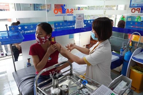 Nhiều người dân tại tỉnh Đắk Nông chủ động đến các cơ sở y tế để tiêm phòng bạch hầu.