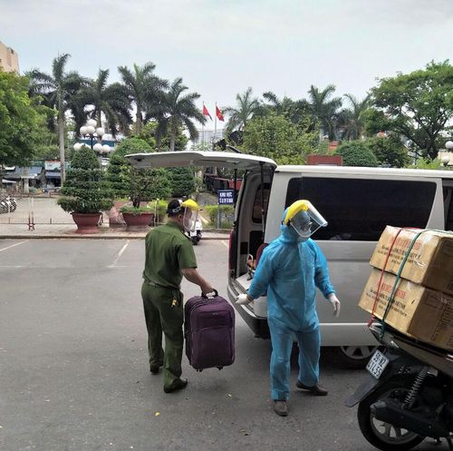 CAP Tân Chính thực hiện công tác phòng, chống dịch tại Ga Đà Nẵng.