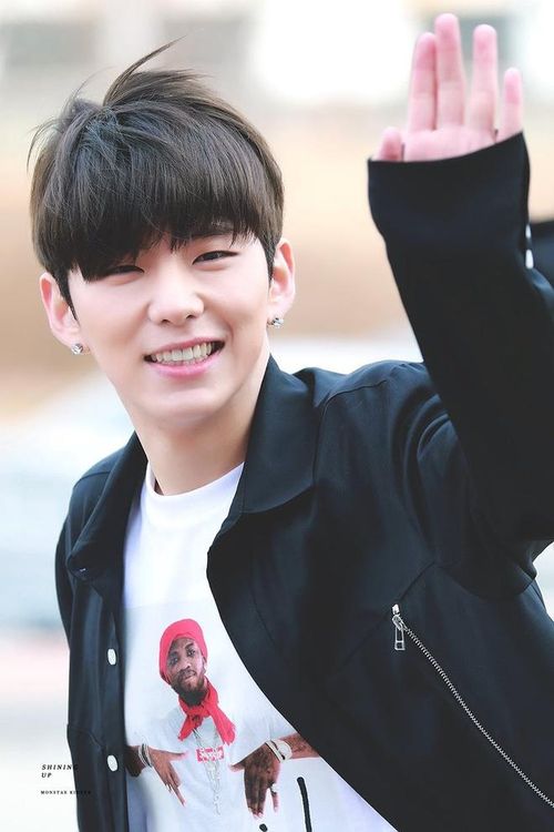 Sau đó ít lâu, cựu thí sinh Produce 101 đăng tâm thư dài xin lỗi người hâm mộ. "Tôi thấy mình có trách nhiệm về hành vi sai trái của bản thân. Tôi thừa nhận mình chưa đủ chín chắn. Tôi cảm thấy quá xấu hổ. Tôi sẽ cố gắng trở thành người cẩn thận, chín chắn hơn trong tương lai", anh nói. Tuy nhiên, Ha Min Ho phủ nhận chuyện chơi xấu đồng nghiệp, gạ tình các học sinh nữ từ lúc học cấp hai.
