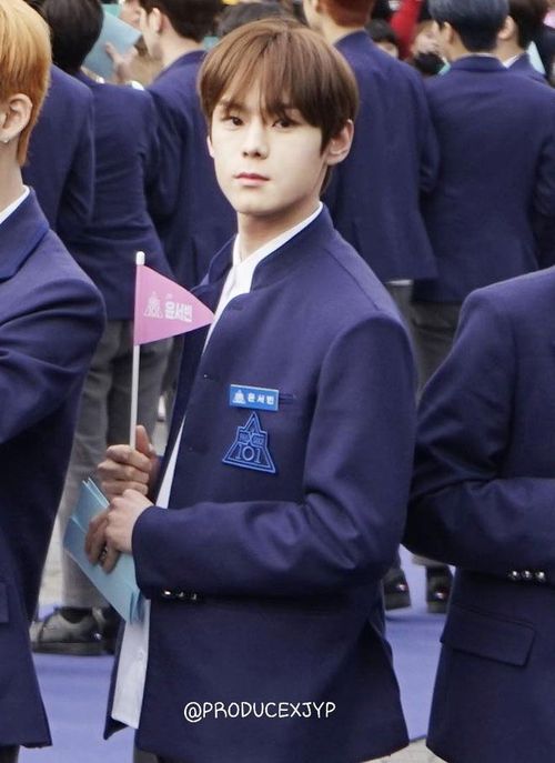Yoon Seo Bin là thực tập sinh của JYP Entertainment. Anh được chú ý khi xuất hiện tại show sống còn Produce X 101. Nam ca sĩ được dự đoán là thí sinh tiềm năng cho đội hình debut cuối cùng. Từ ngoại hình, giọng hát đến phong cách trình diễn, Seo Bin đều được đánh giá cao.