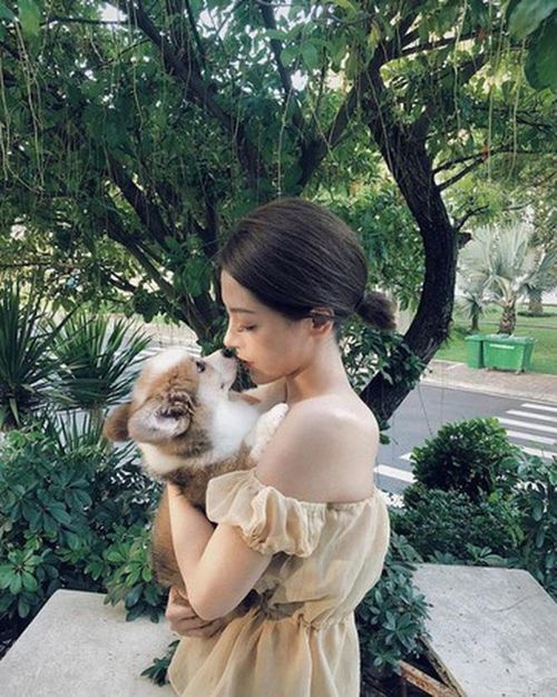 Soobin, Hạnh Nguyên nhiều lần chia sẻ hình ảnh có nét tương đồng vào cùng khoảng thời gian. Ảnh: IGNV.