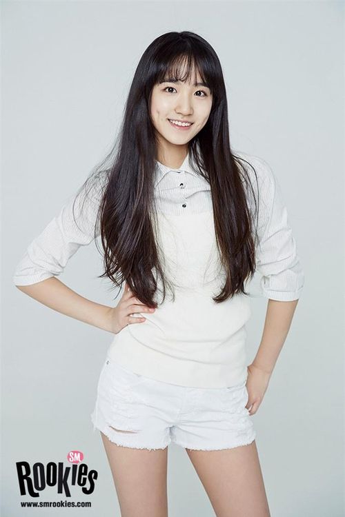 Giống các thành viên của SM Rookies, Hye Rin cũng quen mặt với fan Kpop, có nhiều hy vọng debut khi được công ty ưu ái, liên tục cho xuất hiện trên truyền hình. Cô nàng được đánh giá là một trong những vocal tiềm năng cùng khả năng sáng tác, chơi nhạc cụ, gương mặt sáng sân khấu. Việc Hye Rin rời công ty đến nay vẫn là bí ẩn khiến nhiều người tò mò.