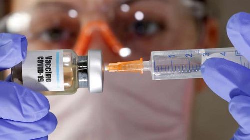 Nga phủ nhận cáo buộc cố gắng đánh cắp thông tin nghiên cứu vaccine phòng Covid-19. Ảnh: Reuters