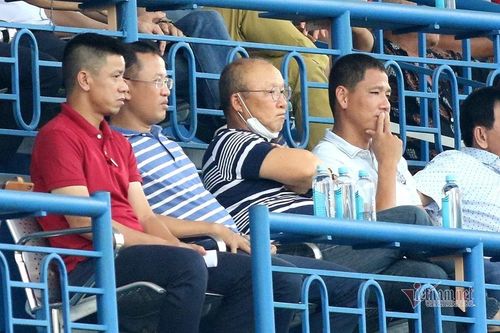 nhưng cũng vì hấp dẫn V-League sẽ quyết liệt hơn để thầy Park lo âu với đôi chân của các học trò
