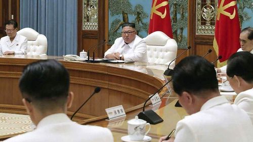 Chủ tịch Kim Jong Un dự cuộc họp khẩn ở Bình Nhưỡng. Ảnh: AP