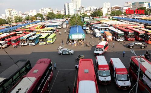 Từ 0 giờ ngày 28/7, Bến xe Miền Đông tạm dừng vận chuyển hành khách từ Đà Nẵng, Quảng Ngãi đến TP Hồ Chí Minh và chiều ngược lại trong thời gian 15 ngày cho đến khi có chỉ đạo mới.
