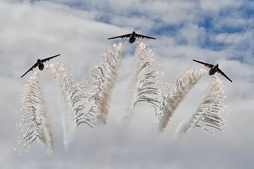 Máy bay vận tải quân sự Il-76MD là "ngựa thồ" chủ lực của lính dù Nga. Nó có thể chở theo mọi thứ, từ binh sĩ cho đến phương tiện chiến đấu trong các nhiệm vụ đổ bộ đường không.