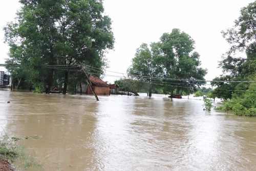 Nhà dân tại xã Ea Rốk, huyện Ea Súp (Đắk Lắk) bị ngập do mưa lũ. (Ảnh: Anh Dũng/TTXVN)