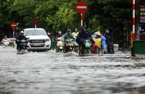 Mưa lớn gây ngập tại tổ 19, phường Tiền Phong, thành phố Thái Bình. (Ảnh: Thế Duyệt/TTXVN)
