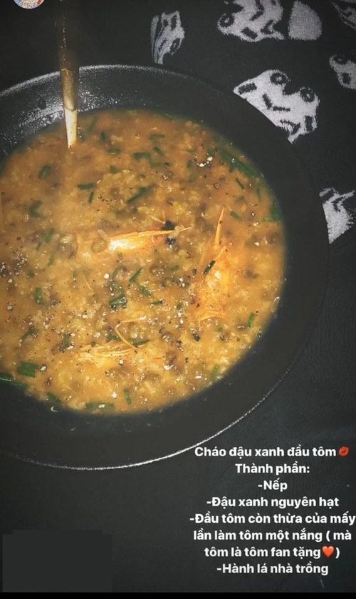 Miu Lê khoe món cháo đầu tôm tự nấu.