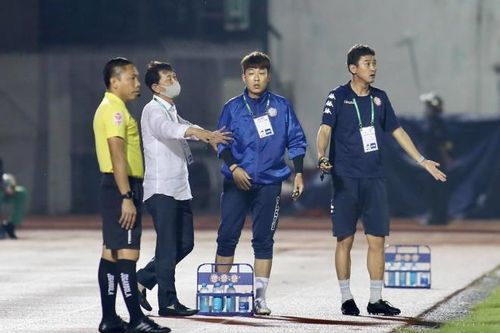 HLV Chung Hae-seong và 2 trợ lý người Hàn Quốc trở lại BHL CLB TP.HCM.