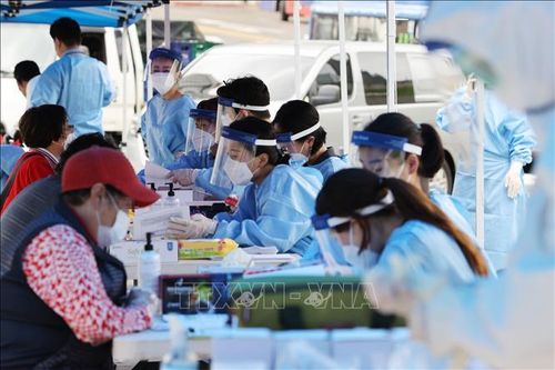 Một điểm lấy mẫu xét nghiệm COVID-19 tại Seoul, Hàn Quốc ngày 10/8/2020. Ảnh: Yonhap/TTXVN