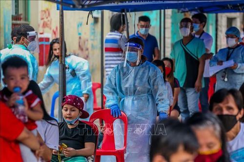 Một điểm lấy mẫu xét nghiệm COVID-19 cho người dân tại Manila, Philippines ngày 28/7/2020. Ảnh: THX/TTXVN
