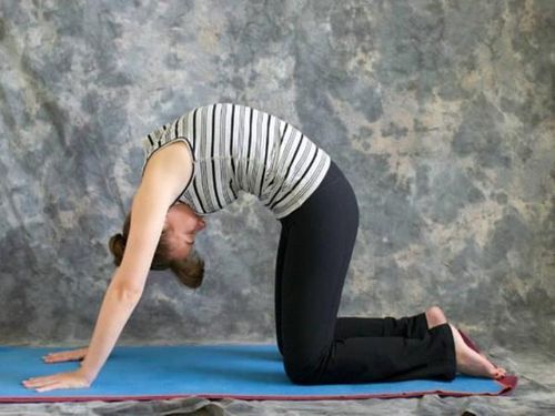 Căng da và cơ: Sau khi đánh răng, bạn nên nhẹ nhàng vươn người để căng da và cơ. Hành động này sẽ giúp kích thích hệ tuần hoàn để cơ thể chuẩn bị sẵn sàng tâm thế cho một ngày mới.