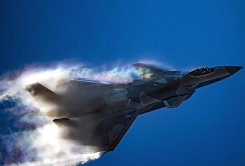 "Cùng thế hệ với J-20, nhưng Su-57 của Nga và F-22, F-35 do Mỹ chế tạo đều được thiết kế cho một phi công duy nhất. Biến thể J-20 hai chỗ ngồi có lẽ dành riêng cho chức năng huấn luyện đào tạo và tác chiến chỉ huy".