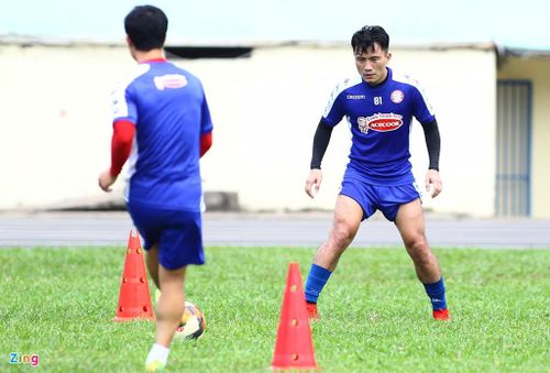 CLB TP.HCM chào đón tiền vệ trung tâm Vũ Anh Tuấn trở lại. Cầu thủ sinh năm 1987 dính chấn thương dây chằng chéo chân trái hồi tháng 3 và trải qua thời gian phục hồi ở Trung tâm Đào tạo Bóng đá trẻ PVF. Anh cần khoảng 10 ngày để hoàn thành quá trình phục hồi.