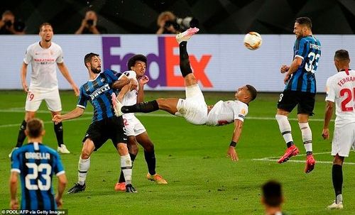 Sevilla (áo trắng) tạo nên cuộc lội ngược dòng thành công. Ảnh: Getty Images