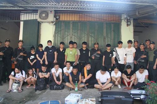 Các đối tượng truy nã bị phát hiện ở Lào Cai (Ảnh: CQĐT)