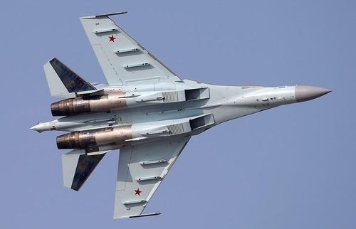 Không chỉ có vậy, theo tình báo Hàn Quốc, Triều Tiên đã thể hiện sự quan tâm đến Su-35 vào năm 2015. Các biện pháp trừng phạt của phương Tây sau đó đã ngăn cản việc bán dòng tiêm kích này cho Bình Nhưỡng.