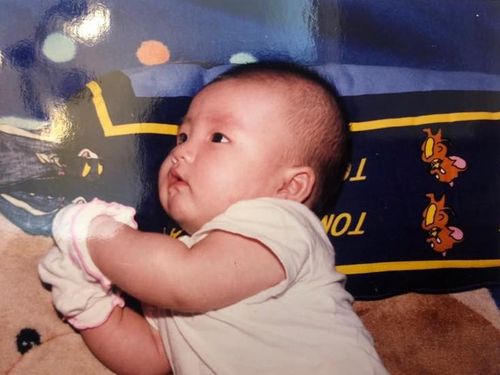 Gia Bảo được mẹ cho gặp cha đẻ - Tuấn Thăng nhưng mối quan hệ giữa hai cha con được cho là xa cách.
