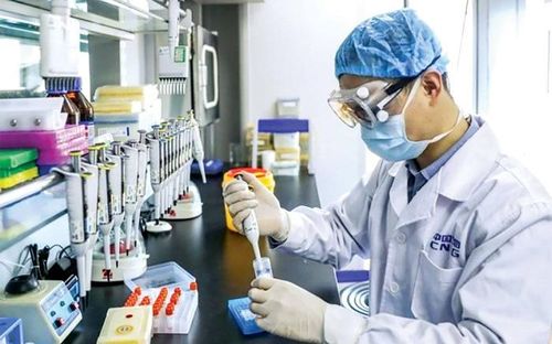 Nghiên cứu vaccine phòng Covid-19 - Ảnh: Báo Sài Gòn Giải phóng