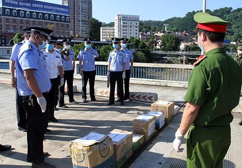 Công an tỉnh Lào Cai trao trả số tang vật thu được của các đối tượng truy nã