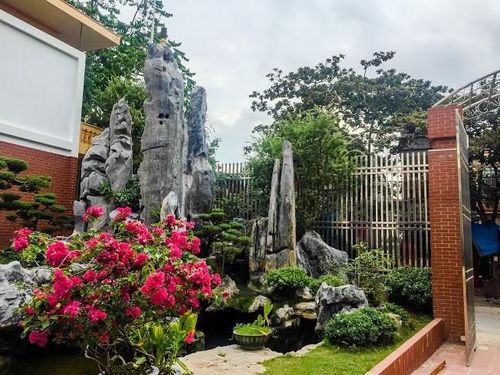Dù chủ nhân không công bố về chi phí xây dựng nhưng với quy mô và trang thiết bị nội thất của biệt thự thì số tiền đầu tư phải đến hàng trăm tỷ đồng. Ảnh: Vietnamnet.
