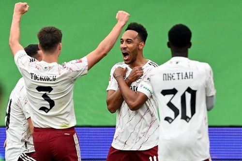Pha ăn mừng tri ân "Báo đen" Chadwick Boseman của Aubameyang