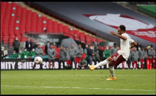 Aubameyang đã giữ được sự bình tĩnh trên chấm 11m để giúp Arsenal giành cúp.