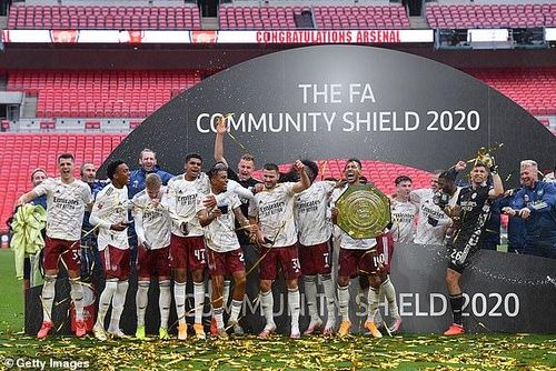 Tuy nhiên chừng đó là không thể đủ ngăn cản Arsenal đoạt Siêu Cup nước Anh. 