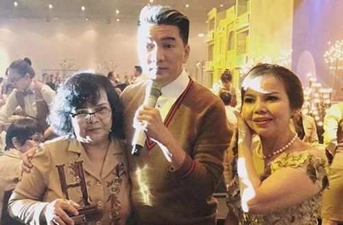 Tháng 10/2017, trong bữa tiệc sinh nhật lần thứ 46 của Đàm Vĩnh Hưng mẹ anh cũng xuất hiện.