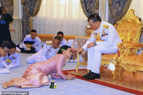 Quốc vương Maha Vajiralongkorn và Hoàng hậu Suthida trong hôn lễ ở Bangkong tháng 5/2019. Ảnh: Getty Images.
