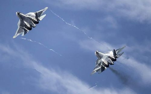 Tầm hoạt động thực tế của Su-57 được công bố là 4.300 km khi không có thùng nhiên liệu bổ sung, trong trường hợp mang bình dầu phụ thì nó có thể đạt tới con số 5.500 km.