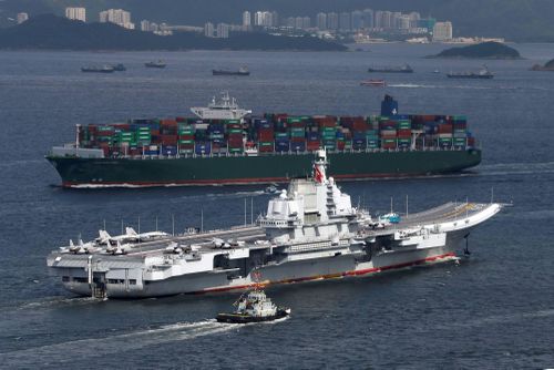  Tàu sân bay Liêu Ninh của Trung Quốc ghé thăm cảng Hong Kong năm 2017. Ảnh: Reuters. 